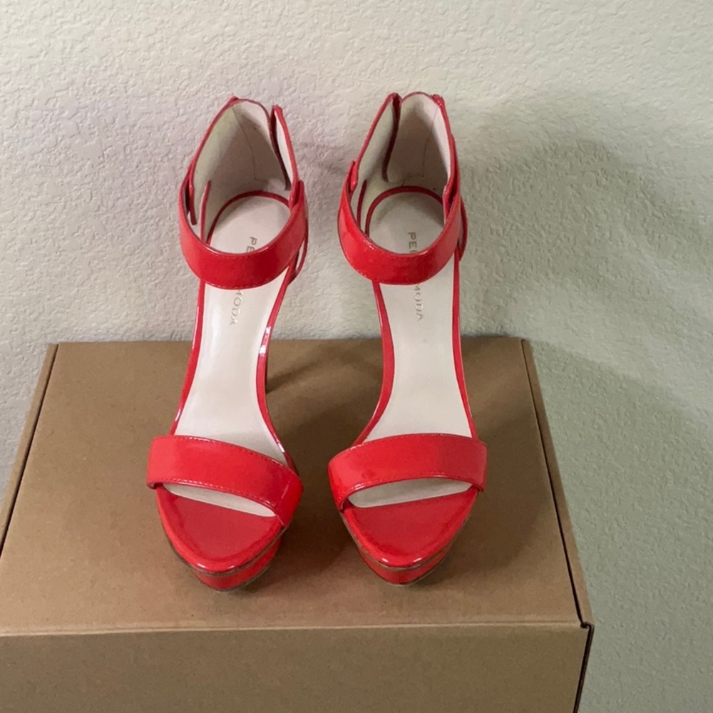 Pelle Moda Flamingo Pearlized Patent Heels